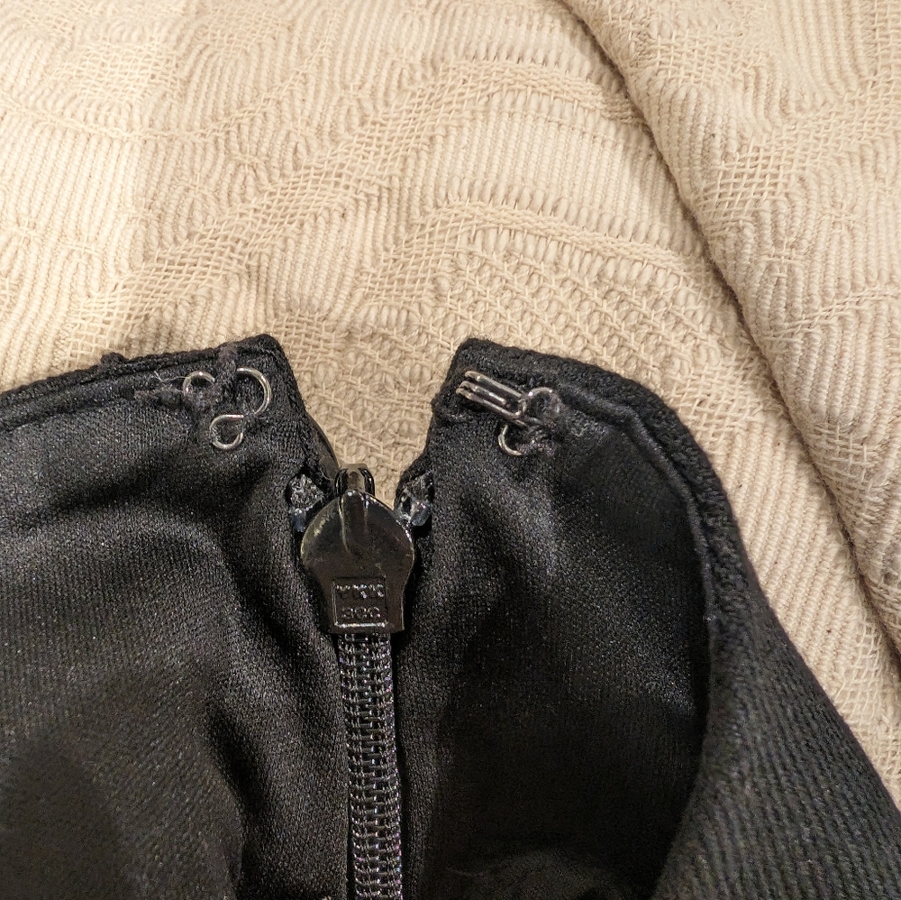 Express Black Women's High-Waist Belted Dress Shorts - Picture 6 of 6